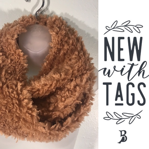 New Tan Faux Fur Infinity Wrap Charlotte Russe - Picture 1 of 8